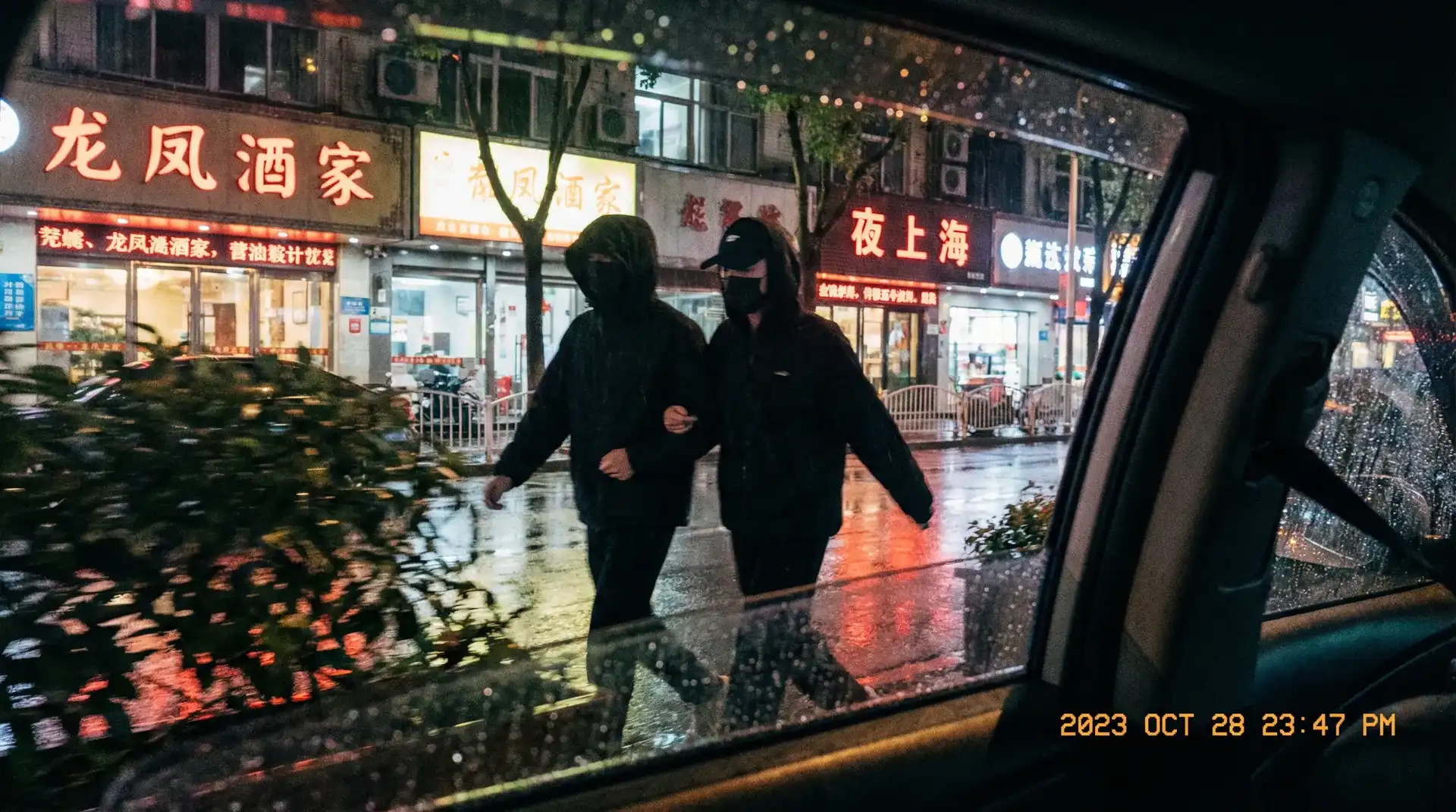 奇异果体育app - 顶流明星深夜密会现场抓拍照片
